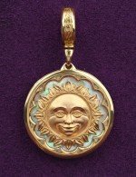 Подвеска из лимонного золота c перламутром