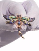 Брошь из золота c фианитом, сапфиром и эмалью