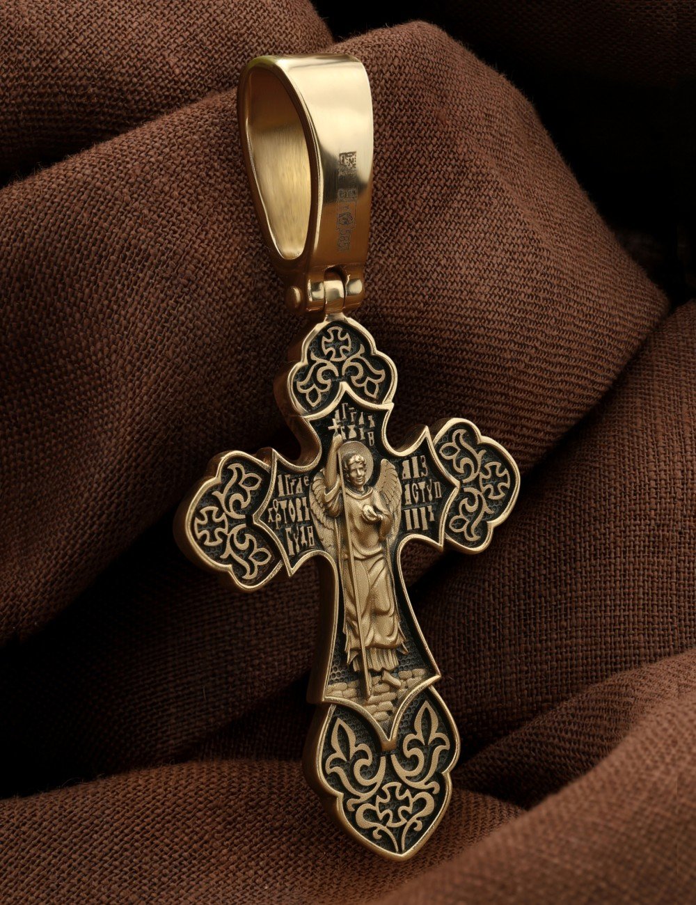 Крест из лимонного золота