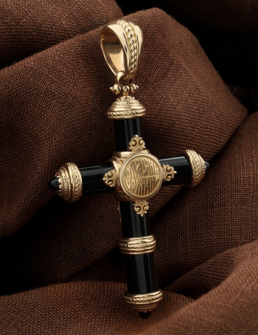 Крест из золота c ониксом