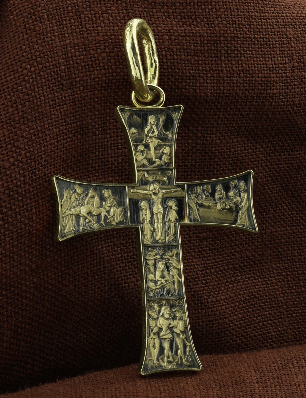 Крест из зелёного золота