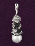 Подвеска из белого золота c жемчугом