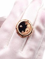 Кольцо из золота c ониксом и перламутром