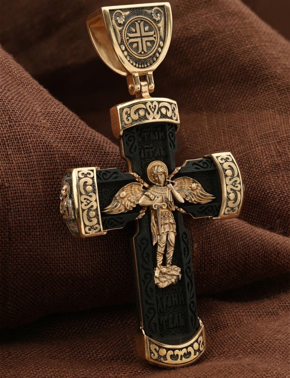 Крест из золота c эбеновым деревом