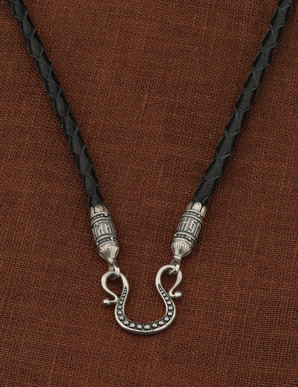 Гайтан из белого золота c кожаным шнурком