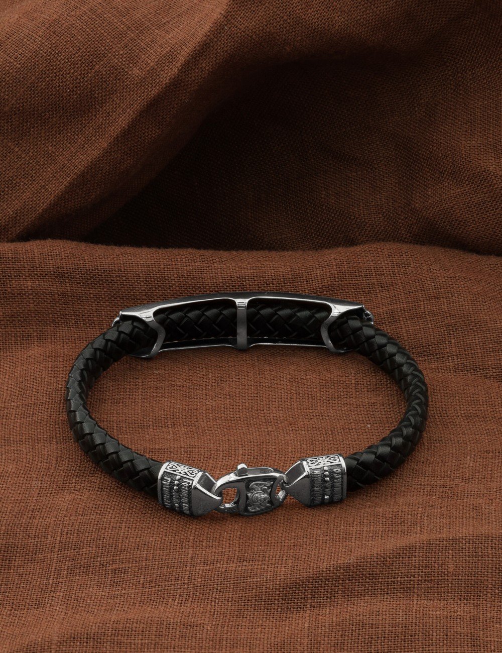 Браслет из белого золота c шнурком