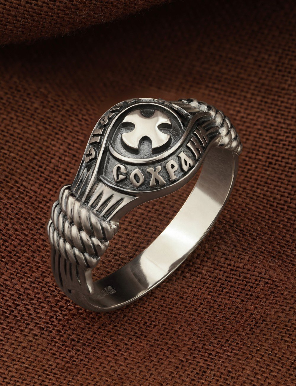 Кольцо из белого золота