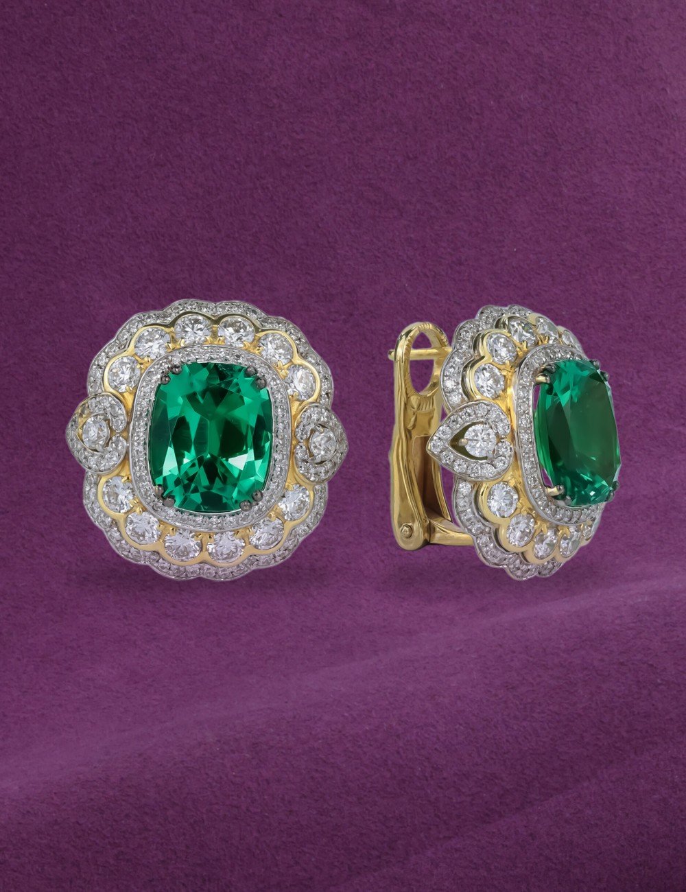 Серьги из лимонного золота c бриллиантами и изумрудом