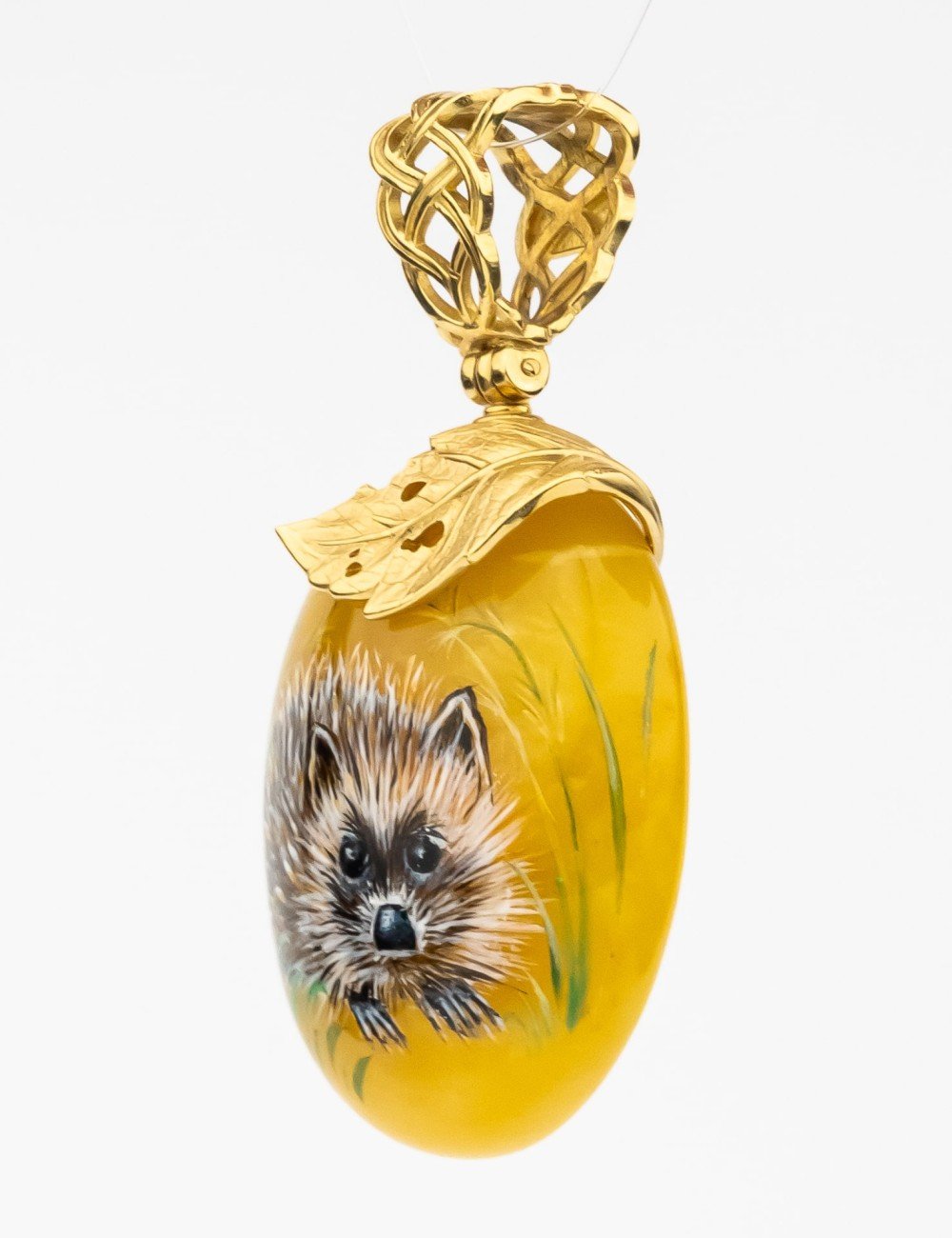 Подвеска из лимонного золота c росписным янтарём