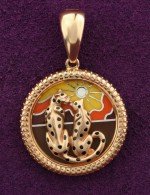 Подвеска из золота c эмалью