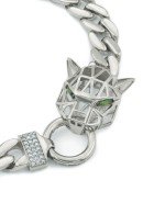 Браслет из белого золота c бриллиантами и изумрудом