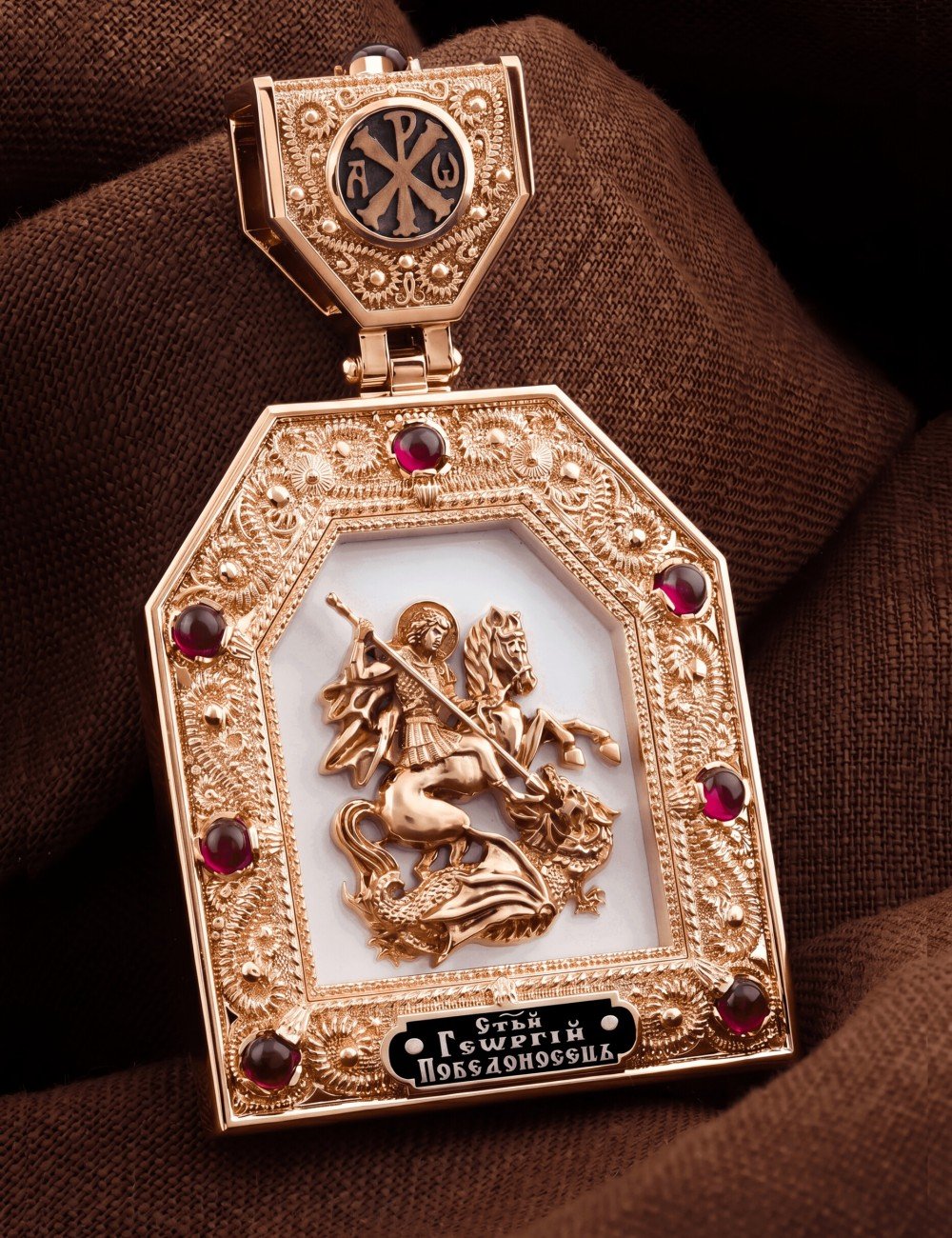 Образок из золота c эмалью и рубином