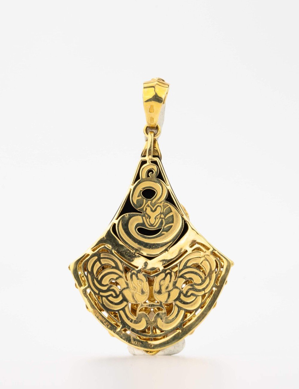 Подвеска из лимонного золота c бриллиантами и ониксом