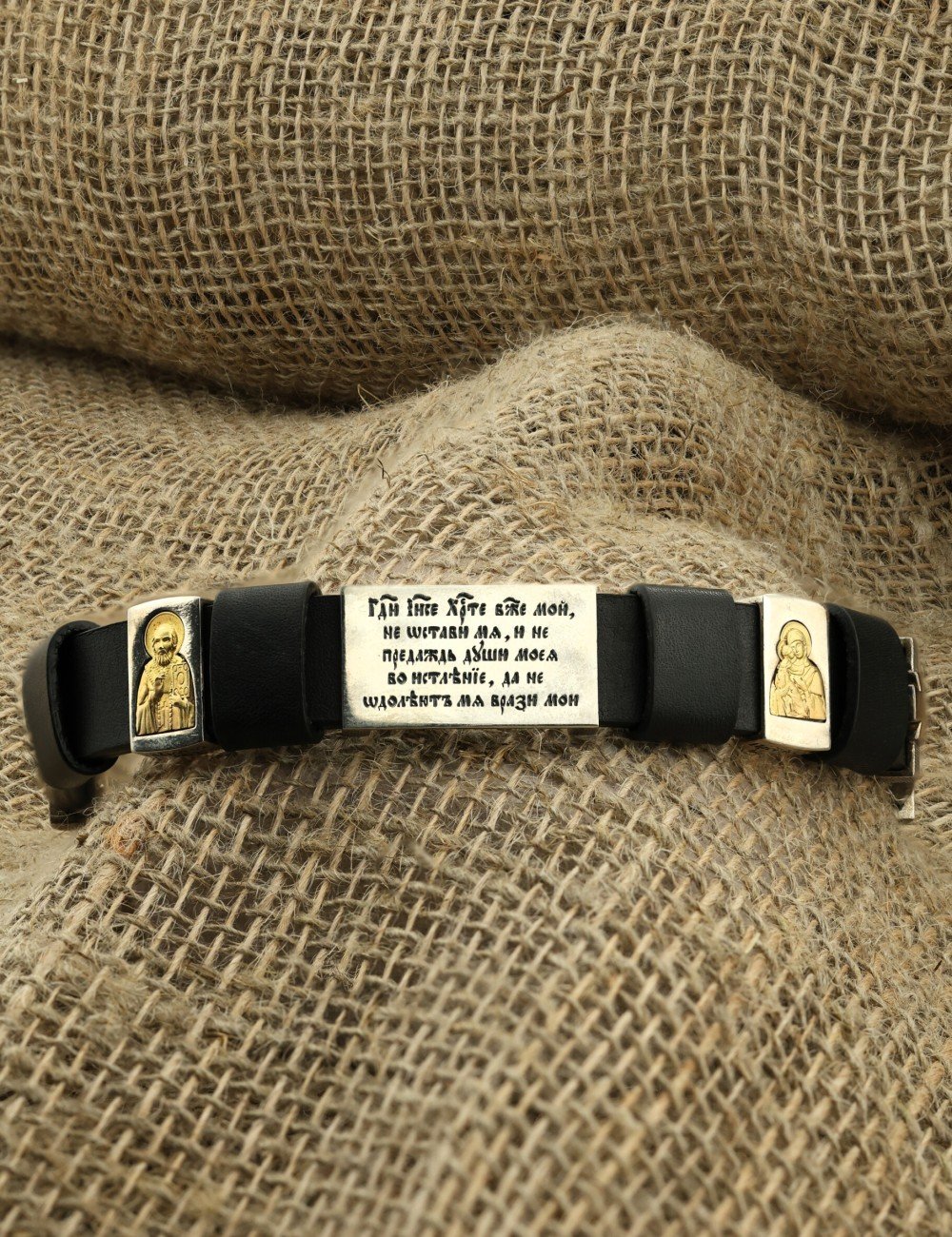 Браслет из серебра и золота c кожаным шнурком