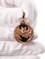 Подвеска из золота c эмалью и ониксом