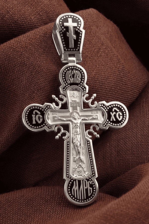 Крест из белого золота c эмалью