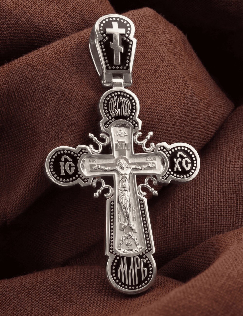 Крест из белого золота c эмалью