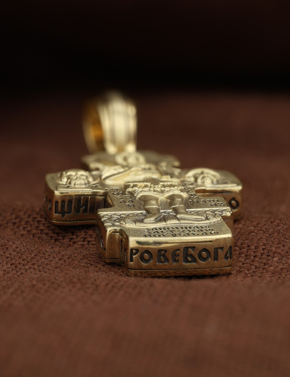 Крест из лимонного золота