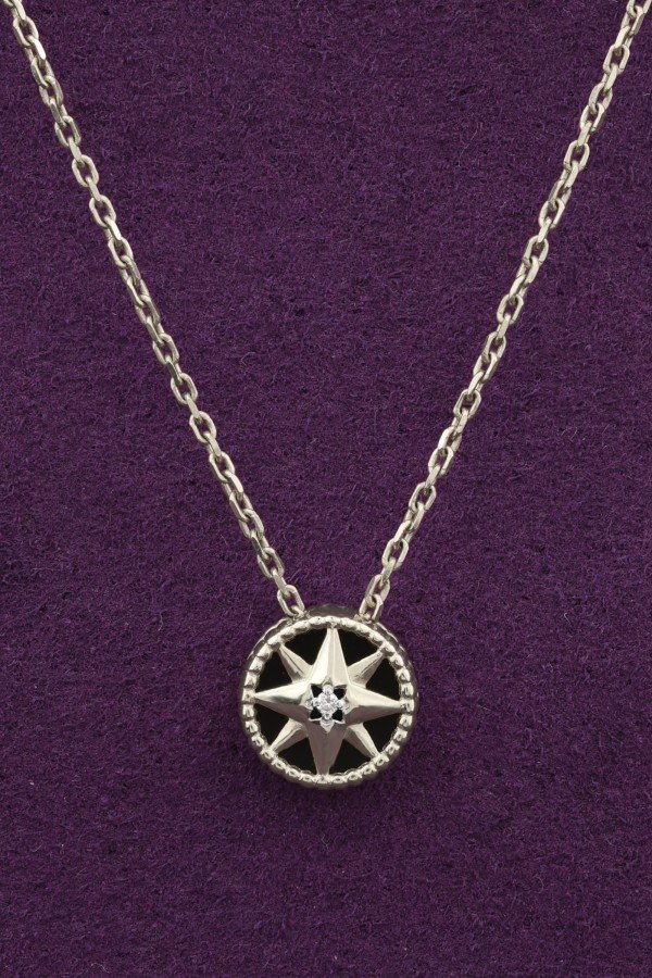 Колье из белого золота c бриллиантами и ониксом