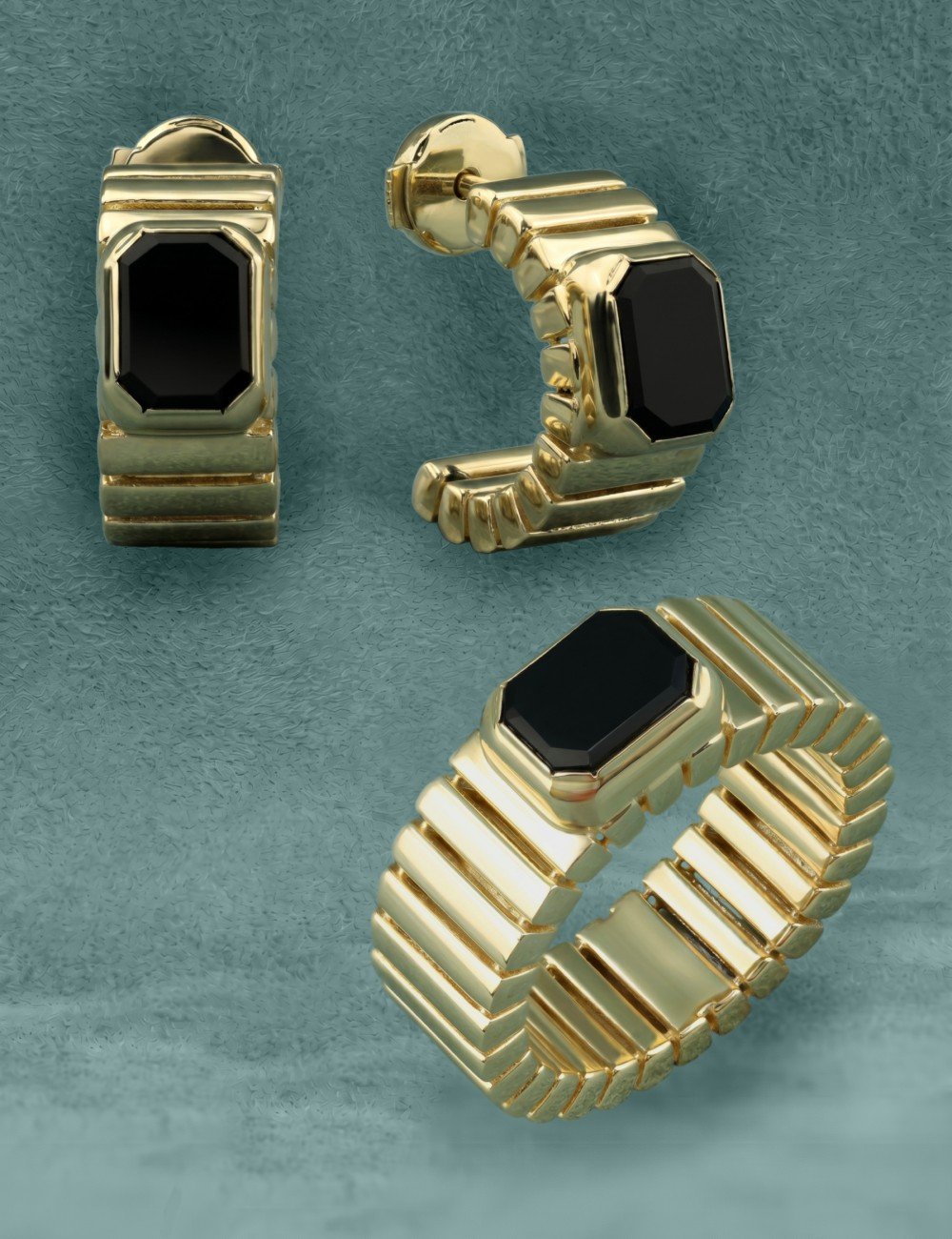 Кольцо из лимонного золота c ониксом