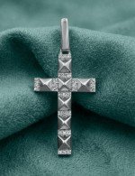 Крест из белого золота c бриллиантами