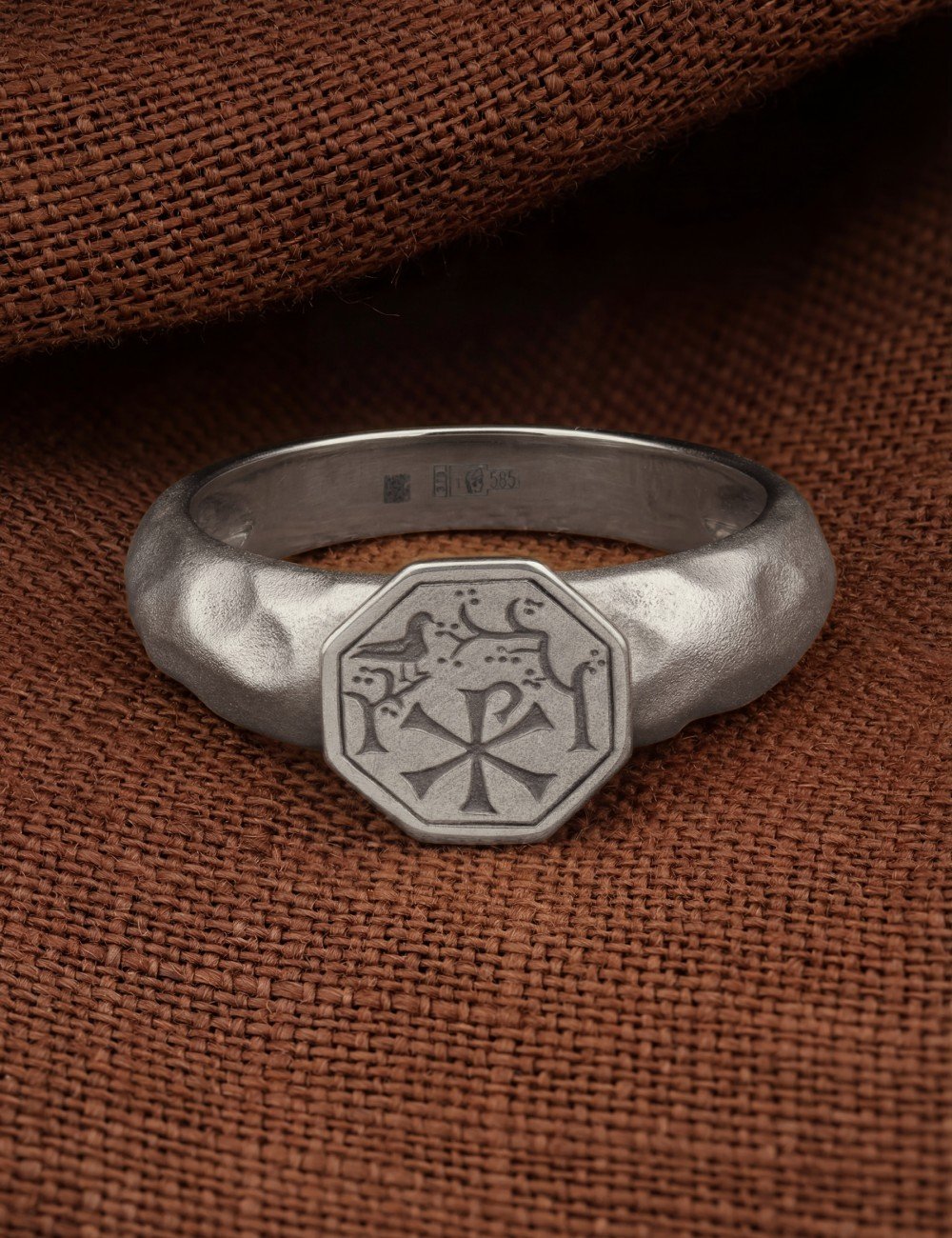 Кольцо из белого золота