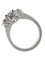 Кольцо из белого золота c бриллиантами и сапфиром