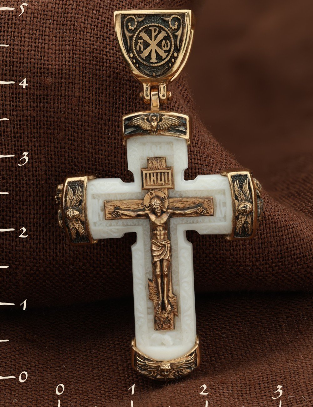 Крест из золота c бивнем мамонта