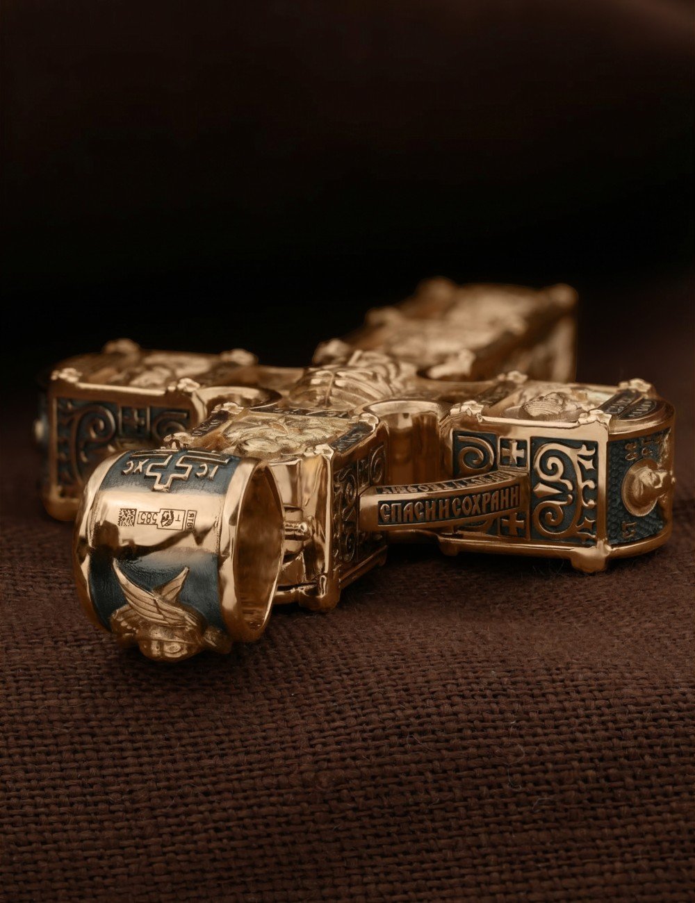 Крест из золота c эбеновым деревом