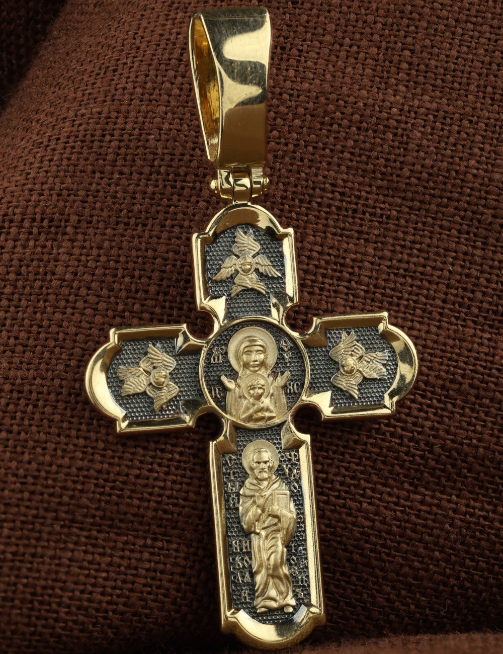 Крест из лимонного золота