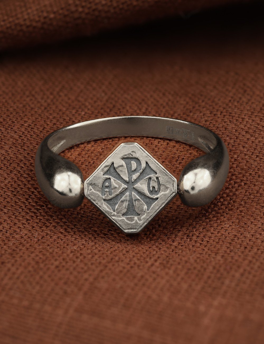 Кольцо из белого золота