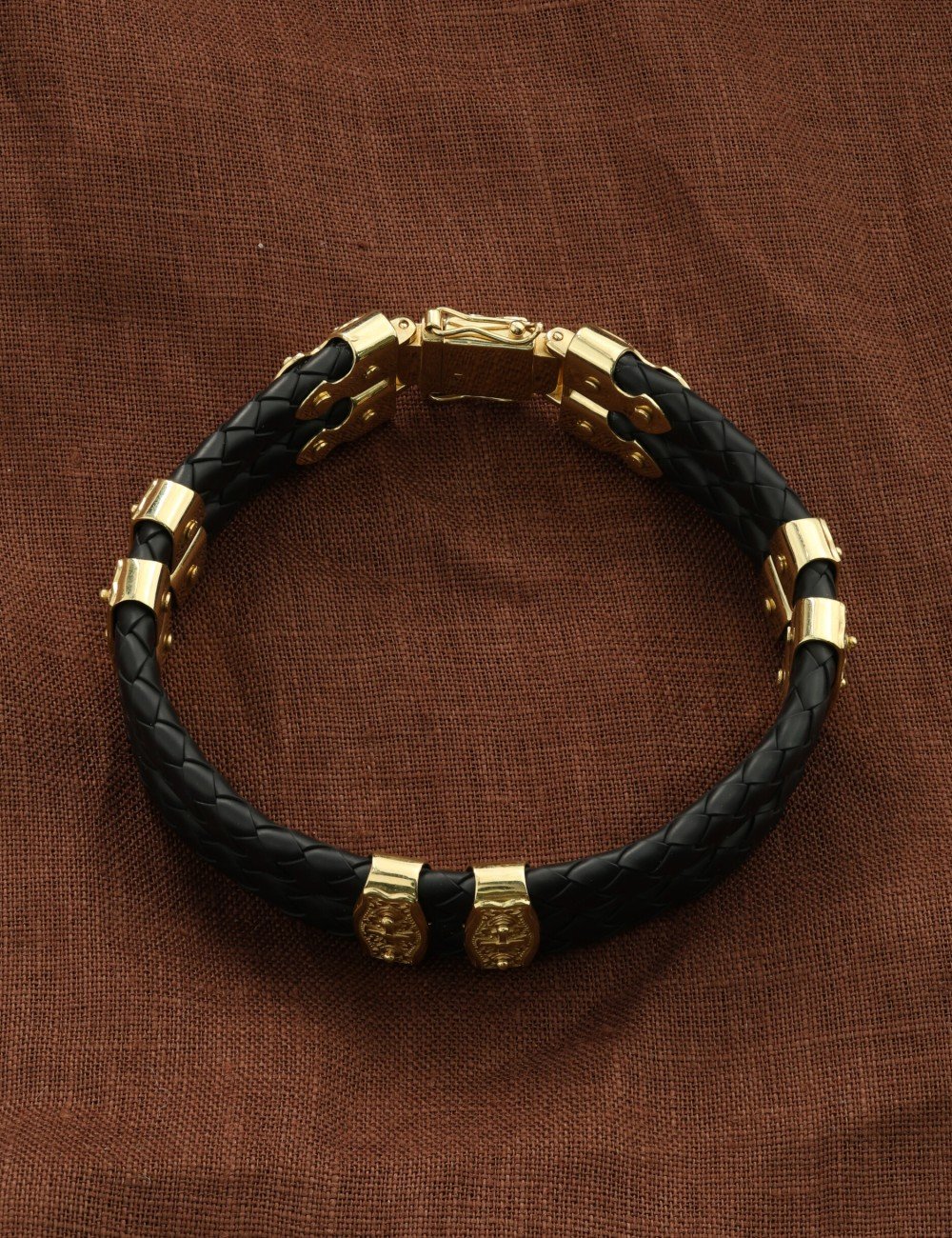 Браслет из золота c шнурком