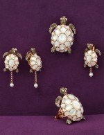 Серьги из золота c эмалью, жемчугом и перламутром