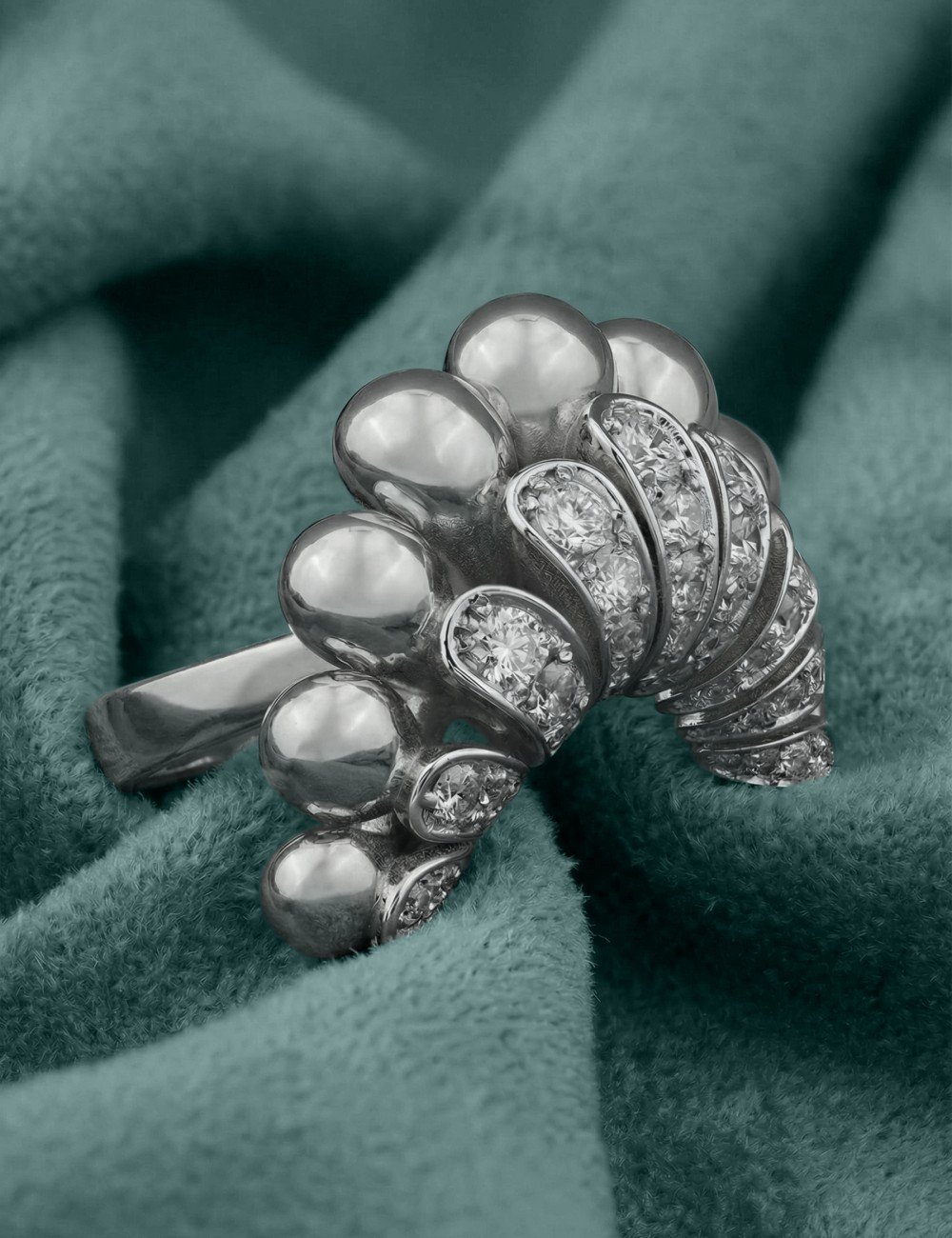 Кольцо из белого золота c бриллиантами