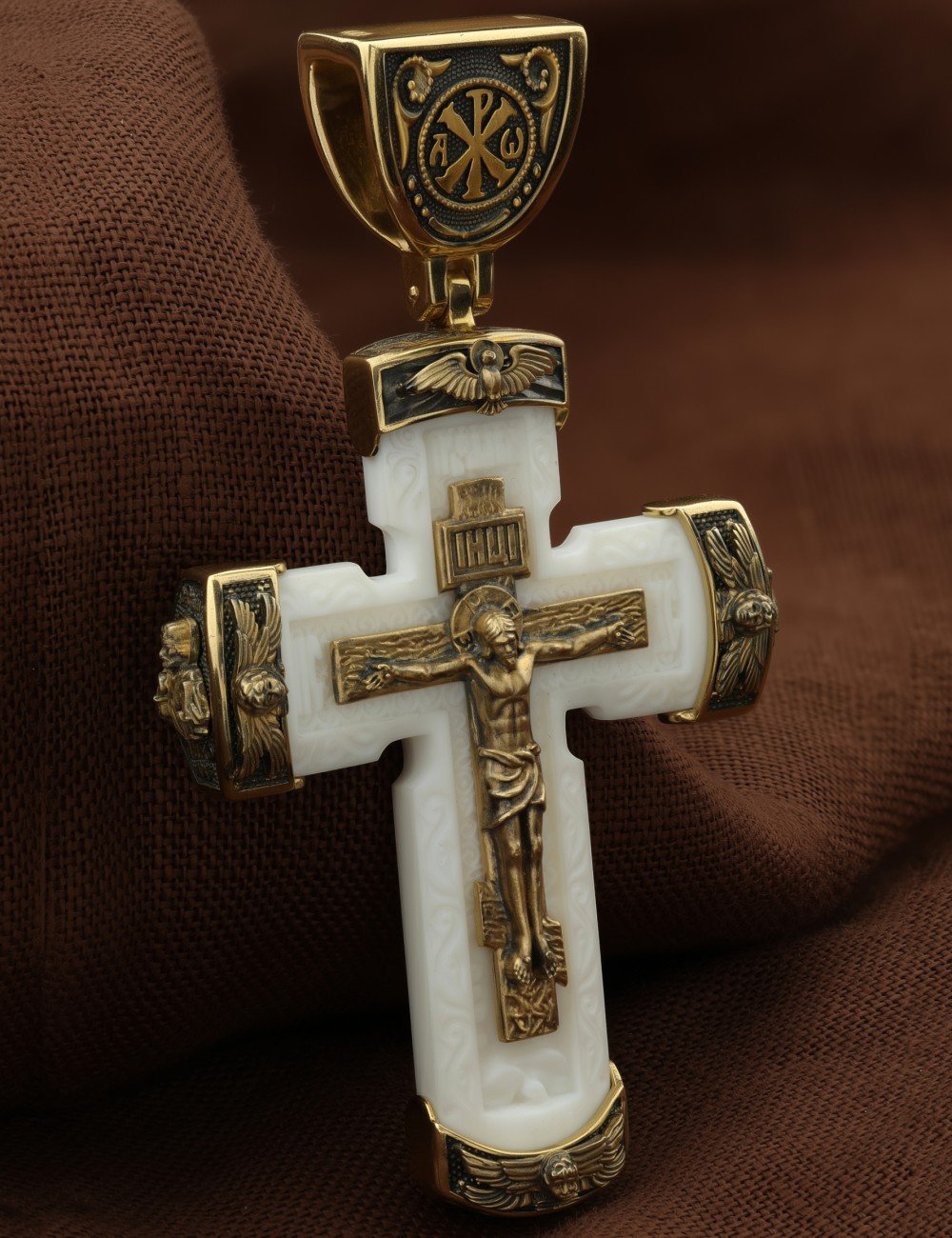 Крест из лимонного золота c бивнем мамонта