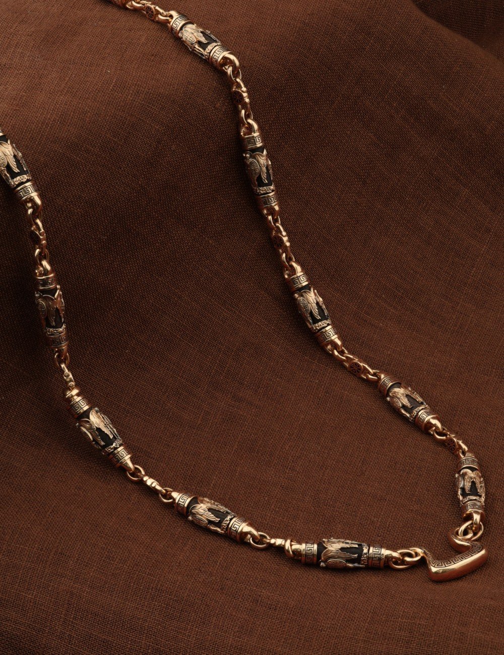 Цепь из золота c эмалью и эбеновым деревом