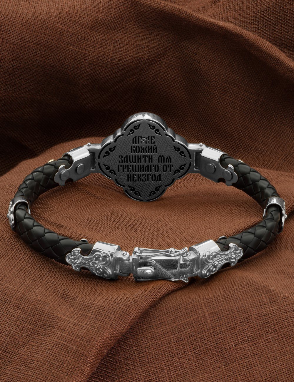 Браслет из белого золота c шнурком и ониксом