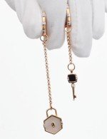 Серьги из золота c ониксом и перламутром