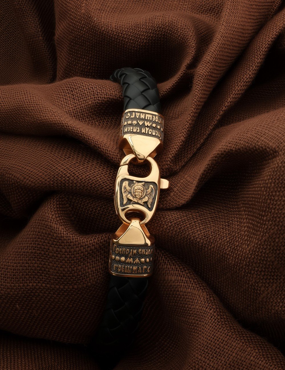 Браслет из золота c шнурком