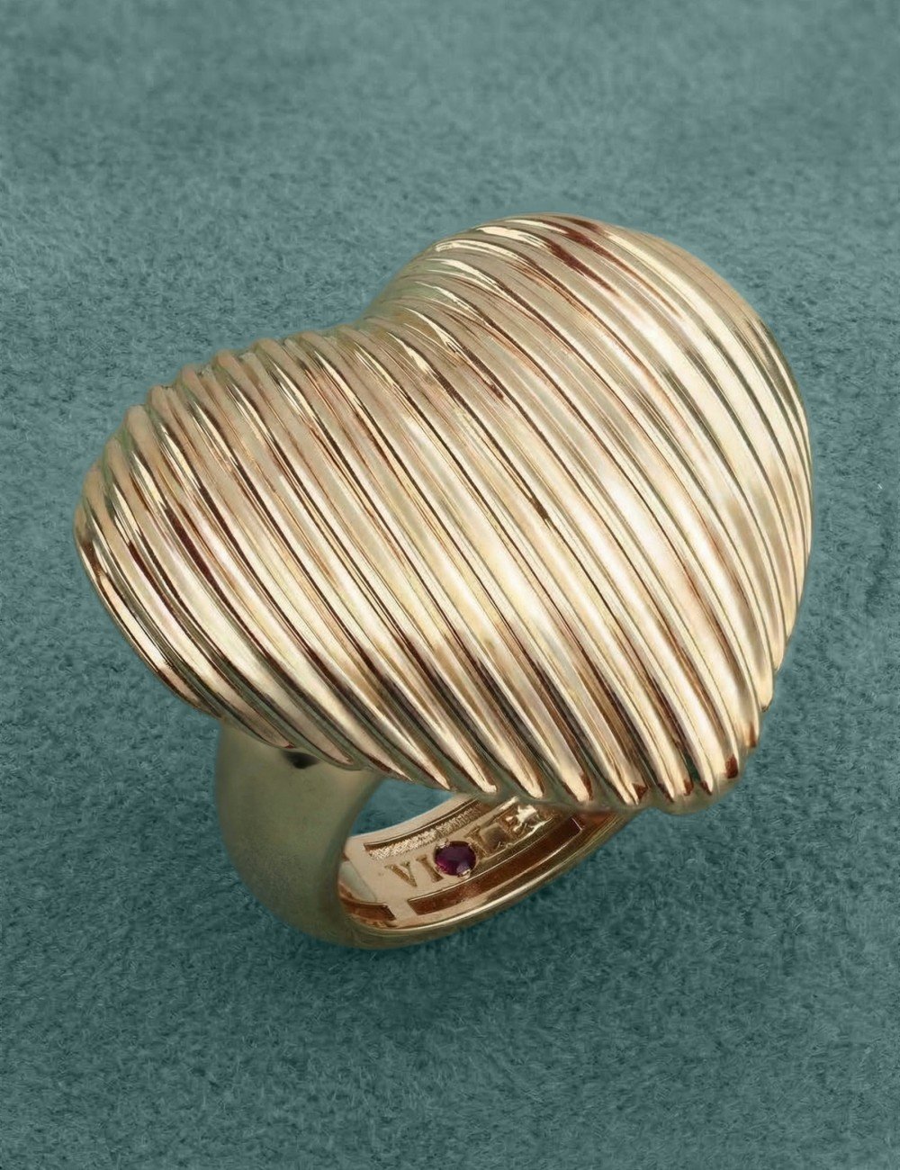 Кольцо из золота c рубином