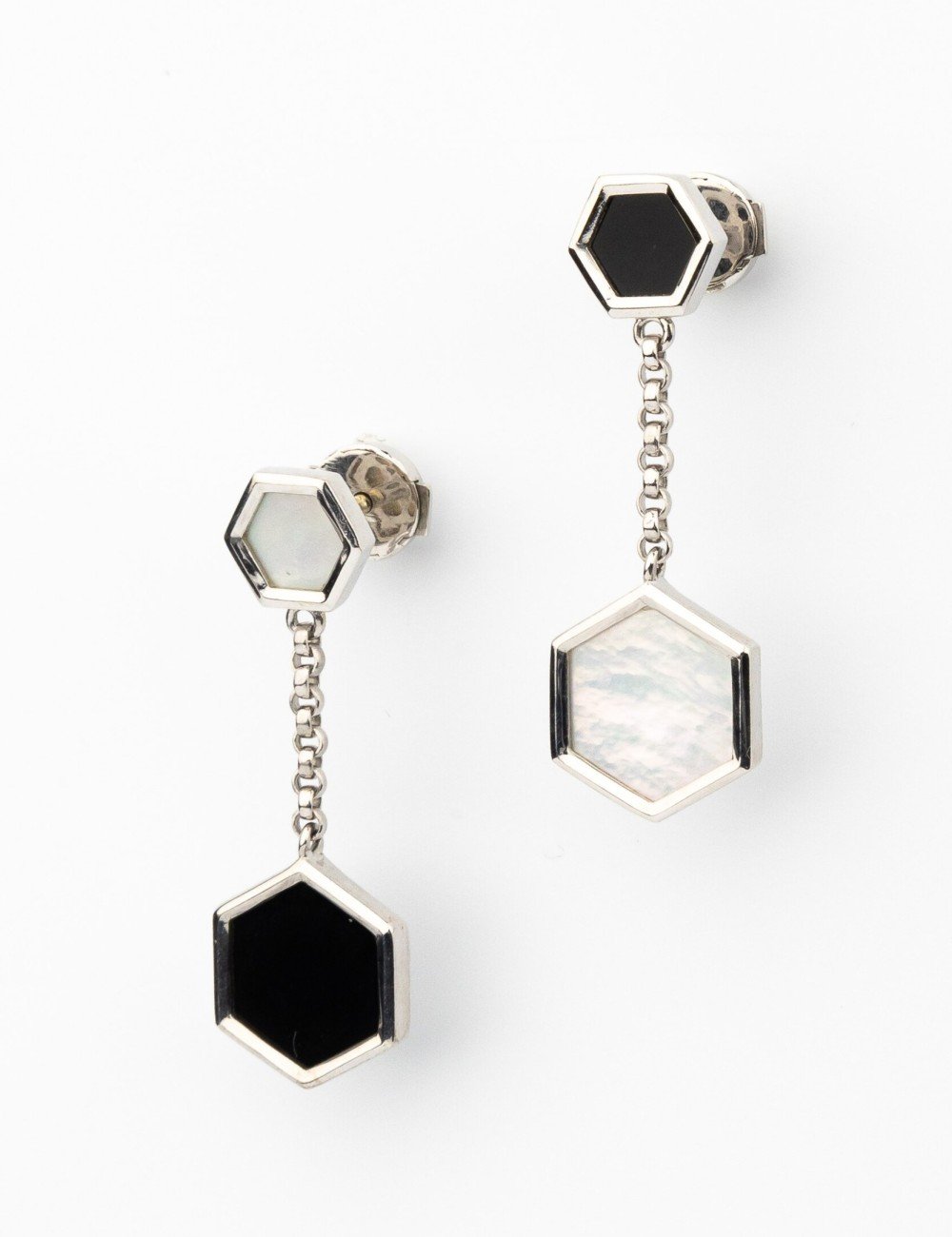 Серьги из белого золота c ониксом и перламутром