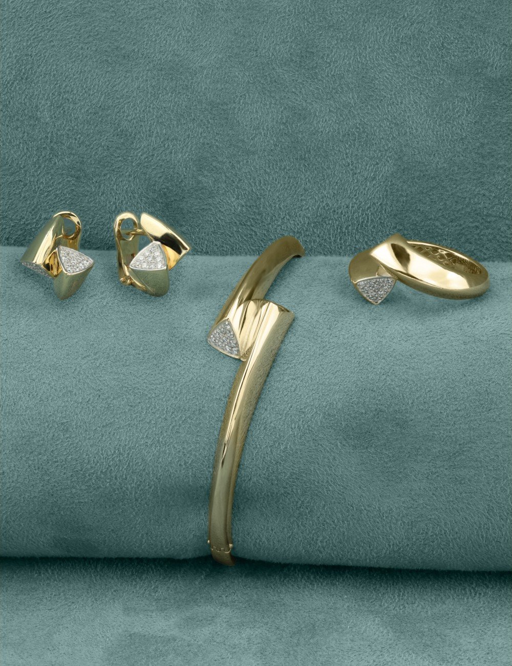 Серьги из лимонного золота c бриллиантами