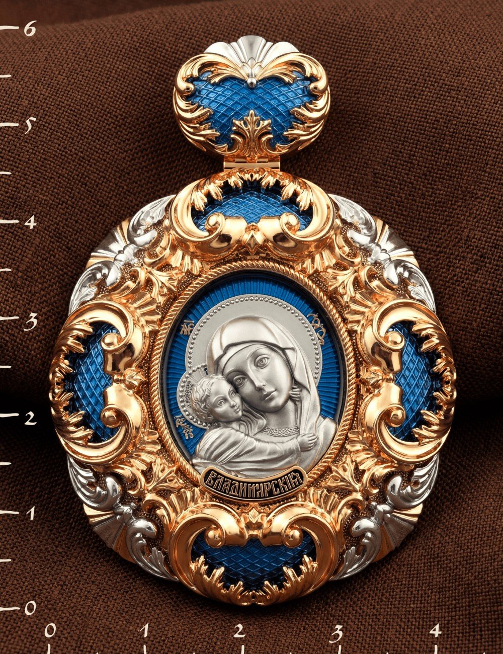 Образок из золота c эмалью