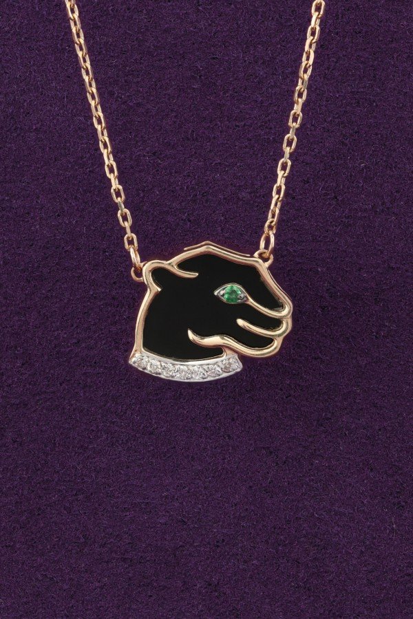 Колье из золота c бриллиантами, изумрудом и ониксом