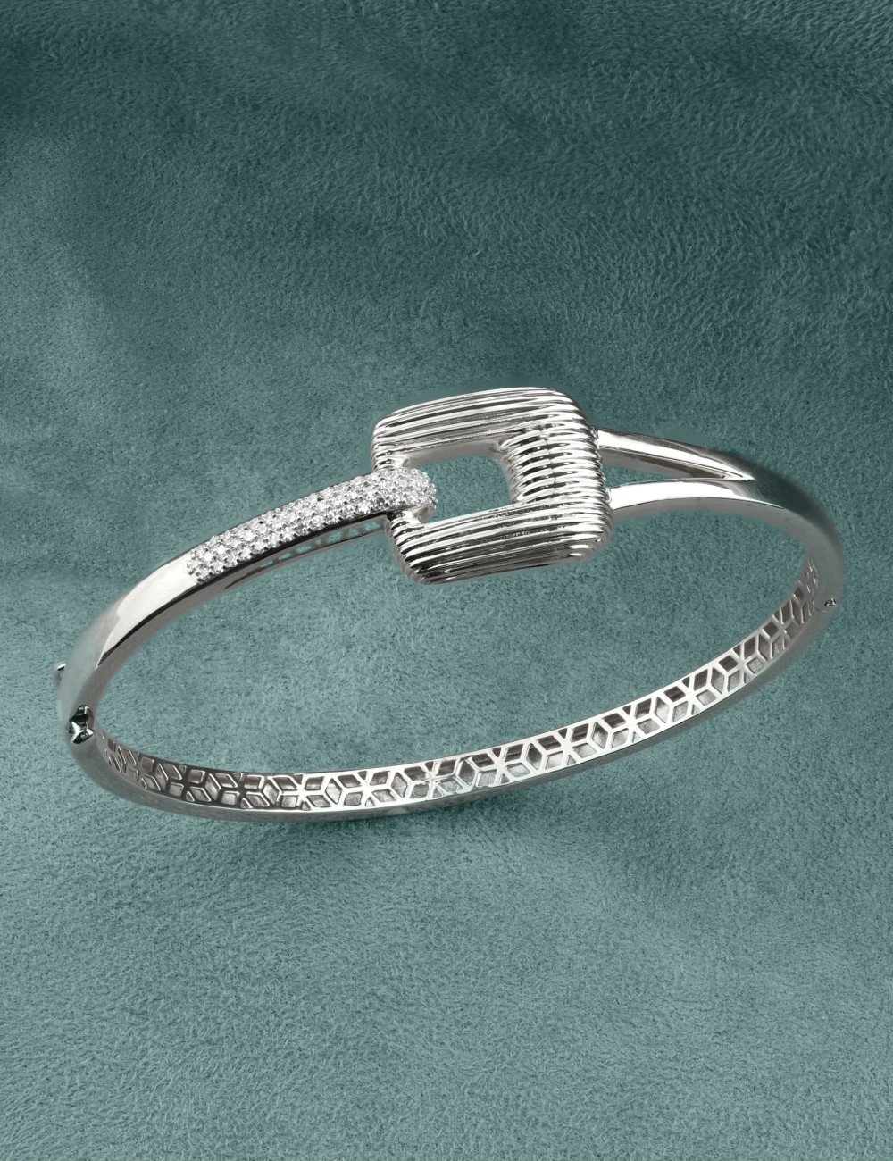 Браслет из белого золота c бриллиантами