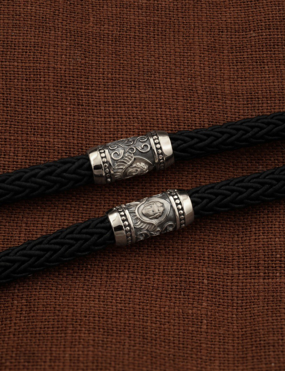 Шнурок шёлковый из белого золота 585 пробы c шёлковым шнурком