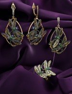 Серьги из лимонного золота c сапфиром, изумрудом и эмалью