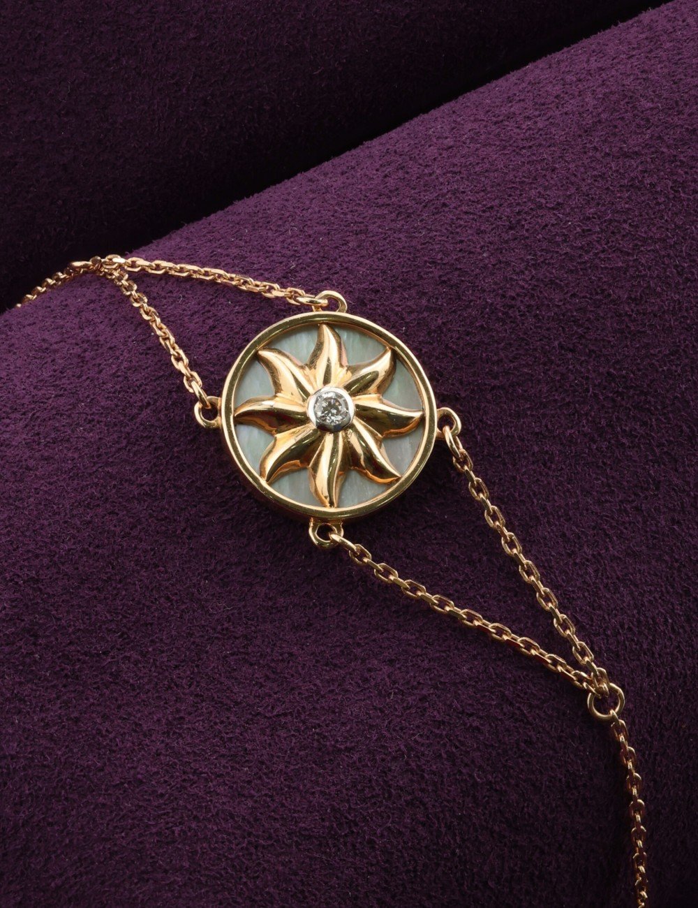 Браслет из золота c бриллиантами и перламутром