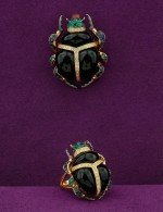 Кольцо из лимонного золота c бриллиантами, сапфиром, изумрудом и ониксом