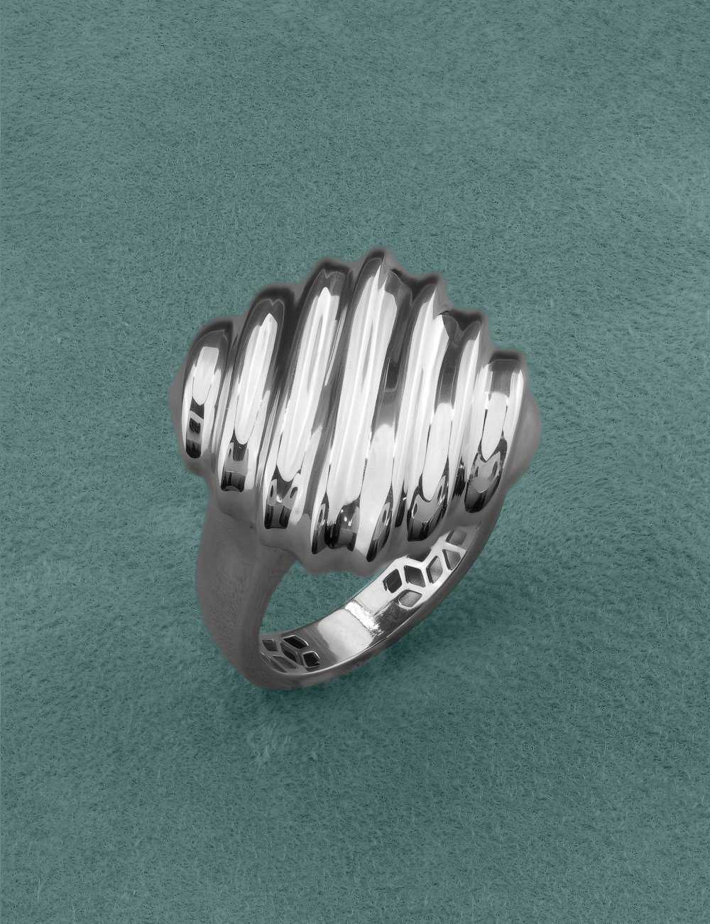 Кольцо из белого золота